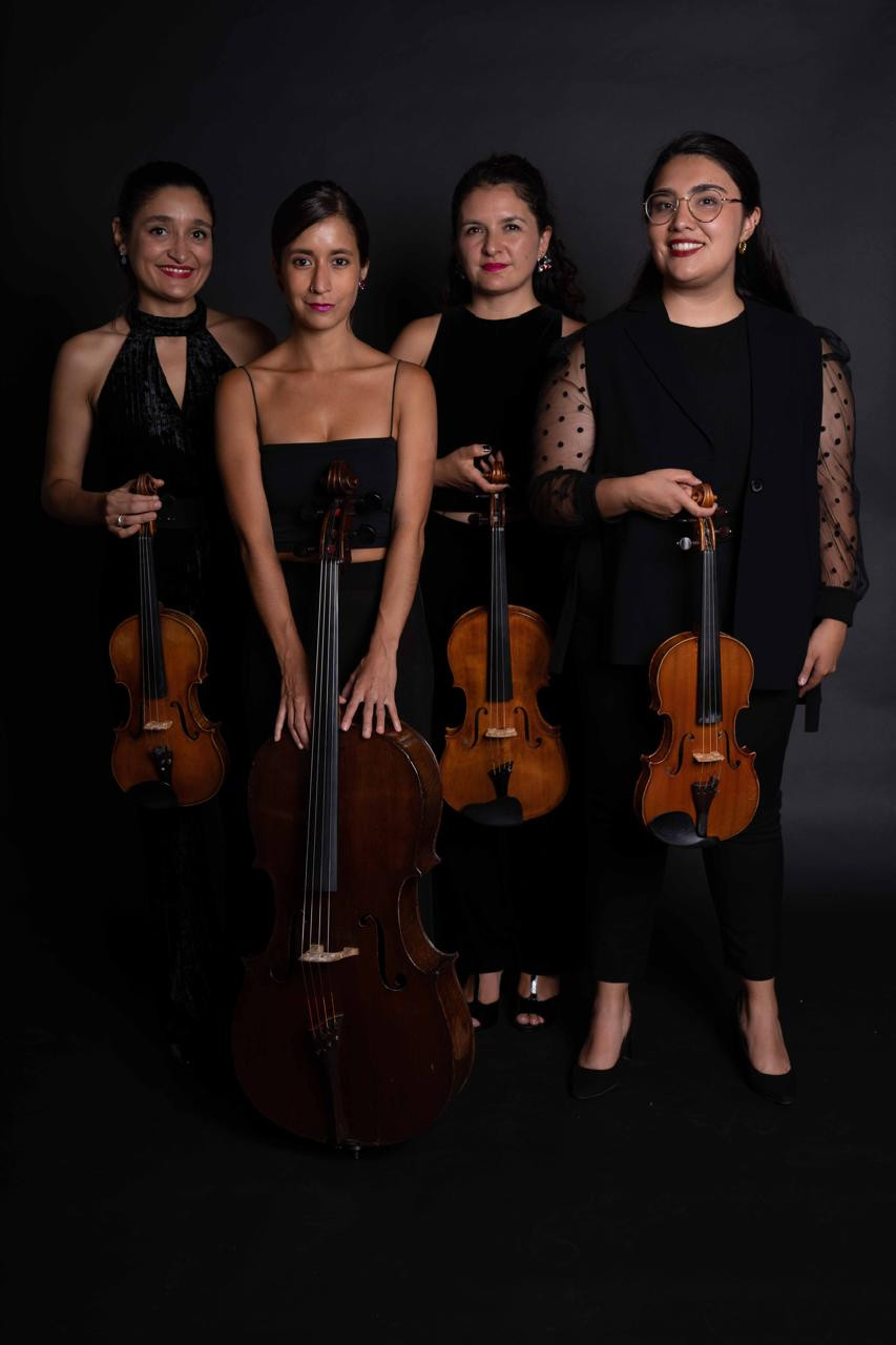 Integrantes del Cuarteto Austral. De izquierda a derecha: Javaxa Flores, Makarena Mendoza (violines), Priscilla Valenzuela (viola) y Valentina del Canto (cello).